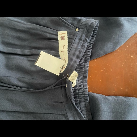 Drawstring pants - Picture 3 of 8